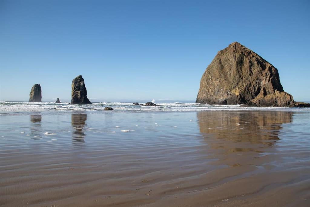 Cannon Beach Vibes, Steps To The Beach,Wifi,3 Full Bedroom En Suites With 3 Fireplaces,Near Downtown Zewnętrze zdjęcie